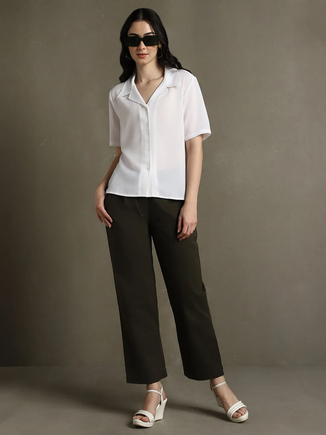 DL Woman White Solid Lapel Collar Half Sleeves Shirt