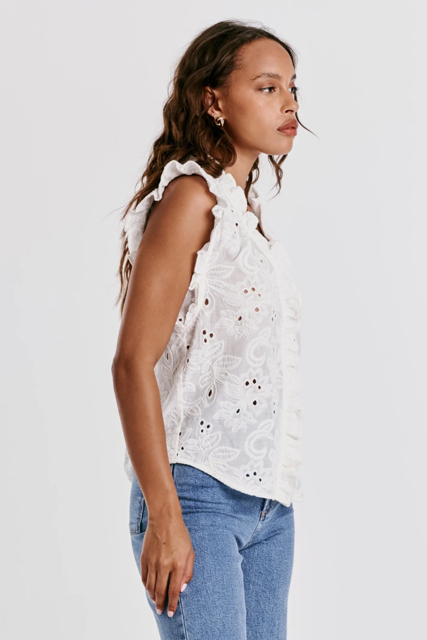 ELLIE RUFFLE SHIRT WHITE EMBROIDERED