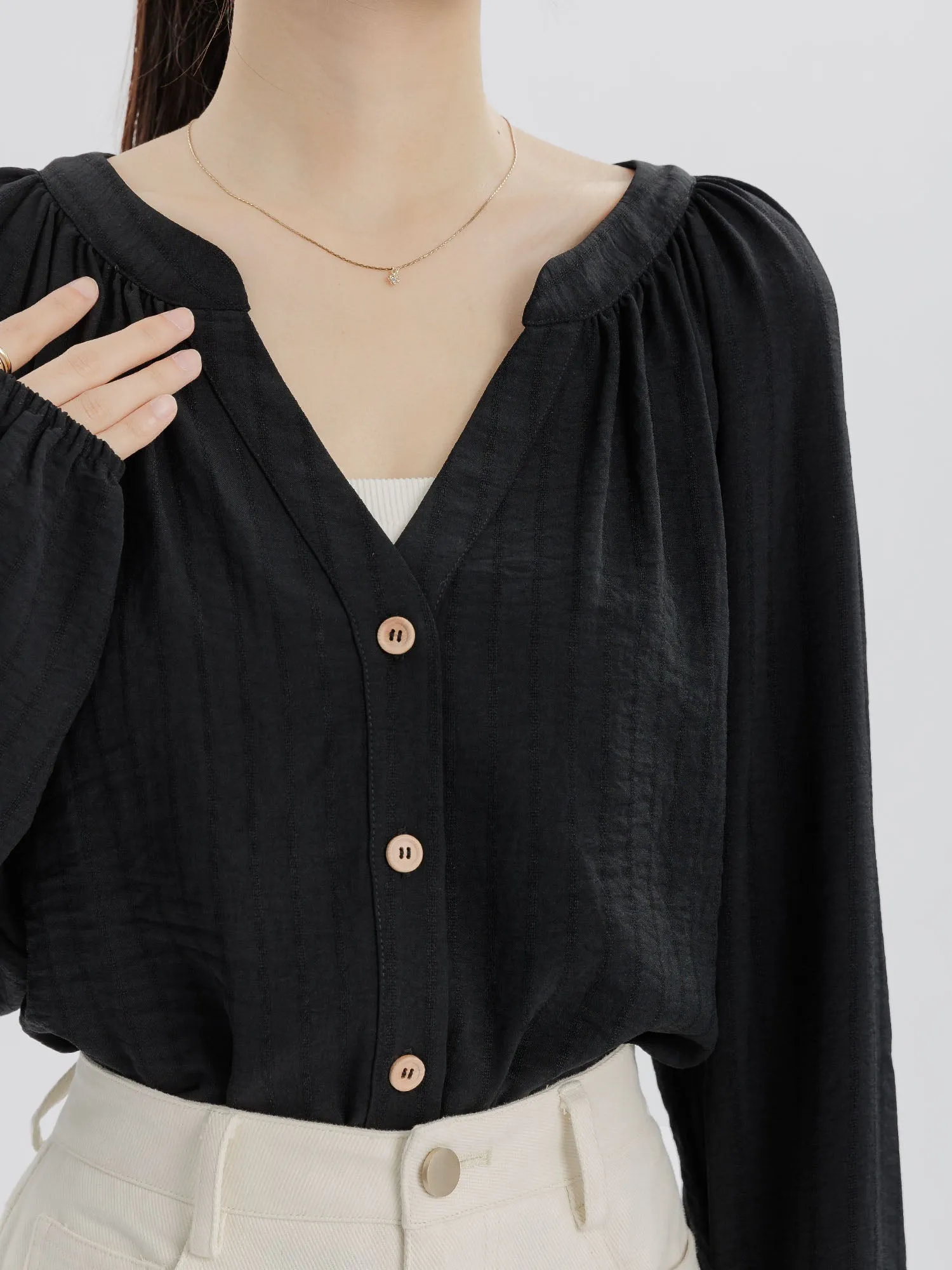 Lily Clean V-Neck Buttoned Top