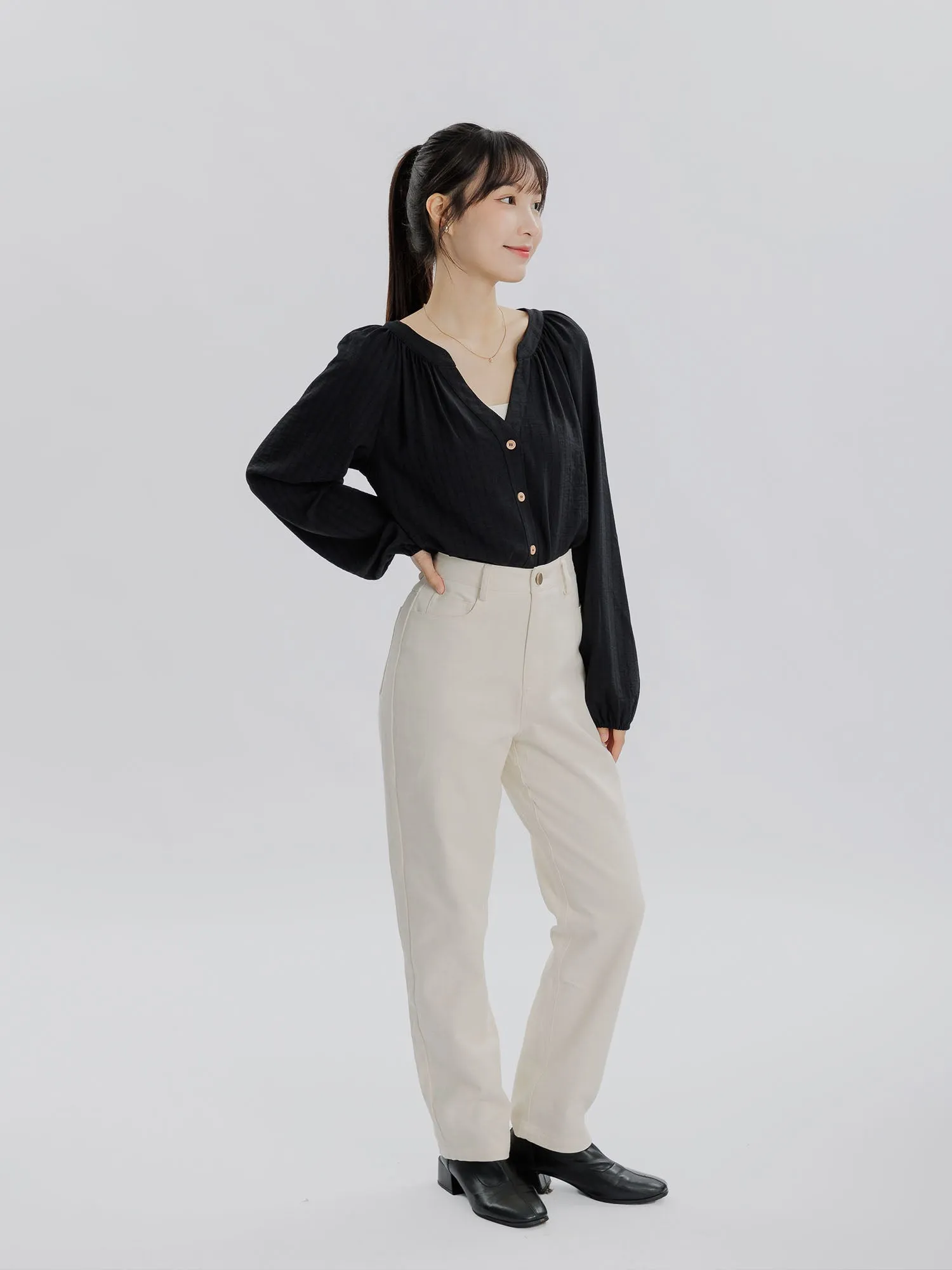 Lily Clean V-Neck Buttoned Top