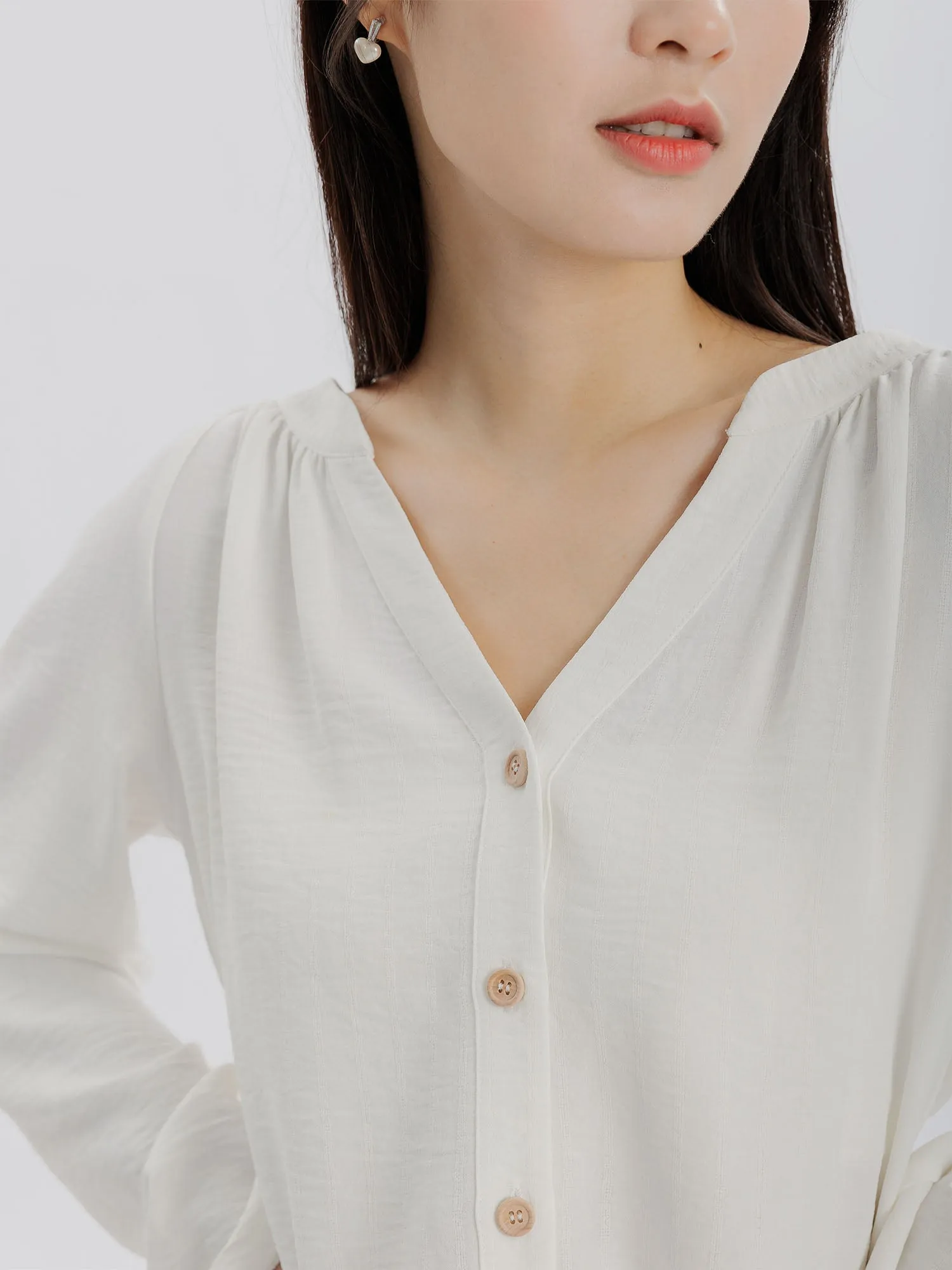 Lily Clean V-Neck Buttoned Top